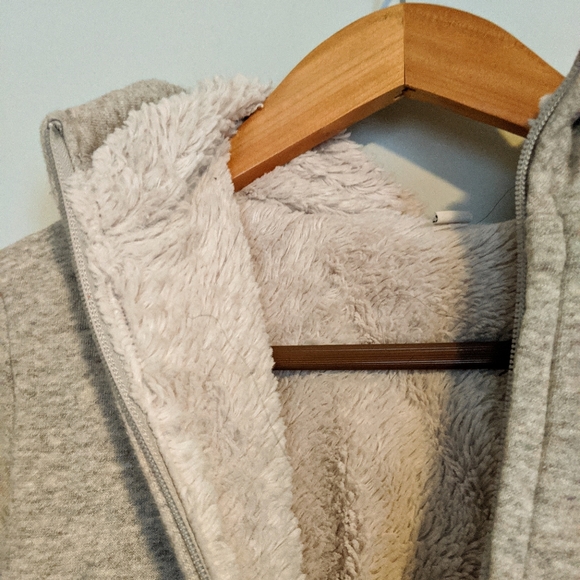 Uniqlo Pile-Lined Fleece Hoodie - Picture 3 of 4